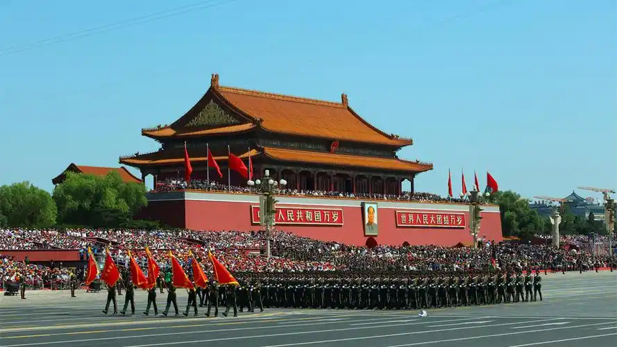 百年回响，铭记历史：从“萤火”到“老鬼”，中国青年如何接续信仰之光？(图1)