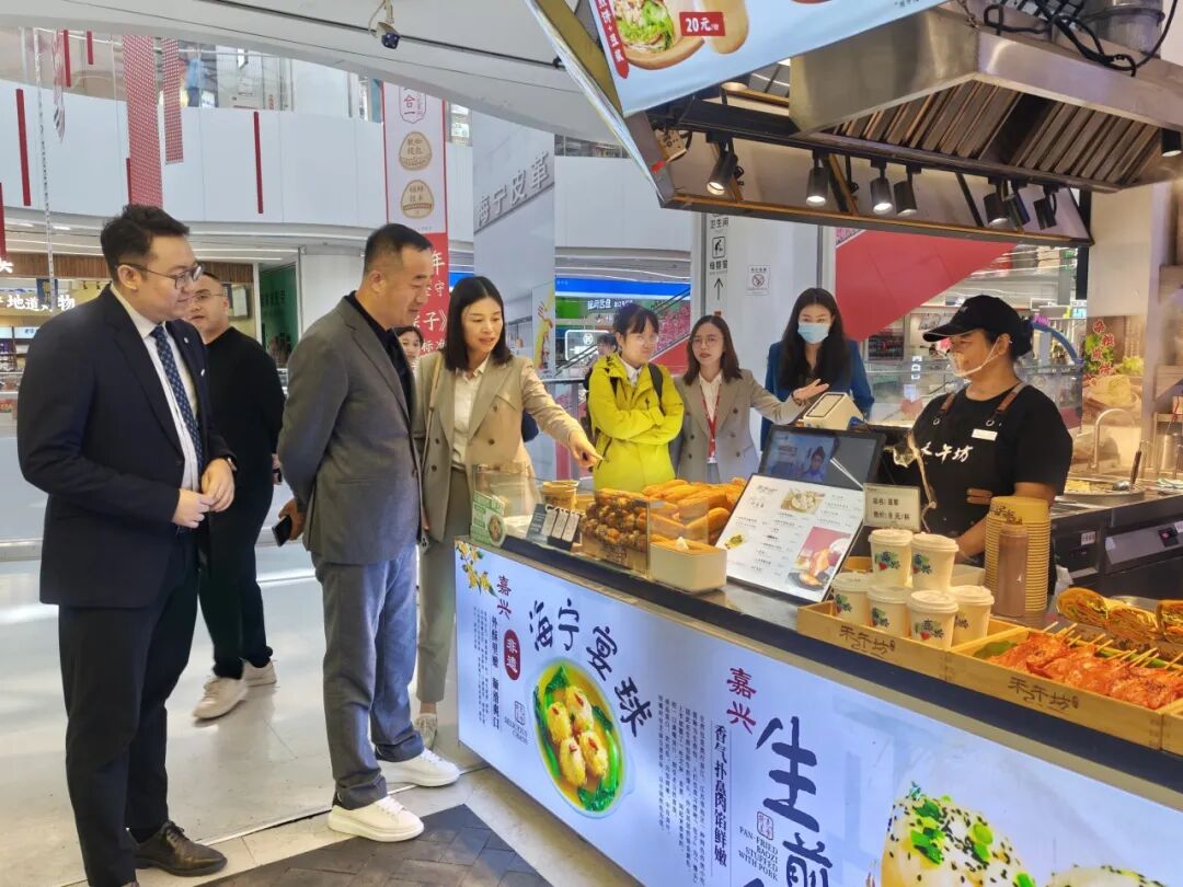 走进兴创,解锁“高速服务区+X”万亿生态密码——《餐饮场景新探索》兴创实业研学考察圆满收官!(图1) 走进兴创,解锁“高速服务区+X”万亿生态密码——《餐饮场景新探索》兴创实业研学考察圆满收官!(图1)