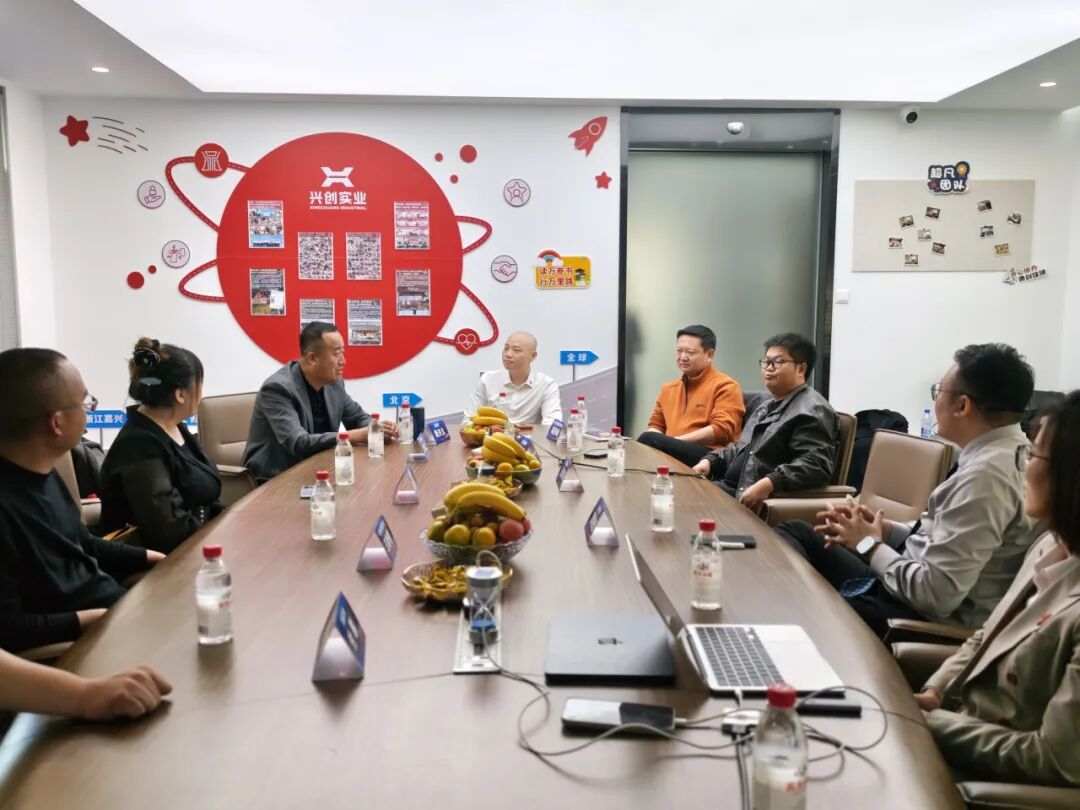 走进兴创,解锁“高速服务区+X”万亿生态密码——《餐饮场景新探索》兴创实业研学考察圆满收官!(图3) 走进兴创,解锁“高速服务区+X”万亿生态密码——《餐饮场景新探索》兴创实业研学考察圆满收官!(图3)