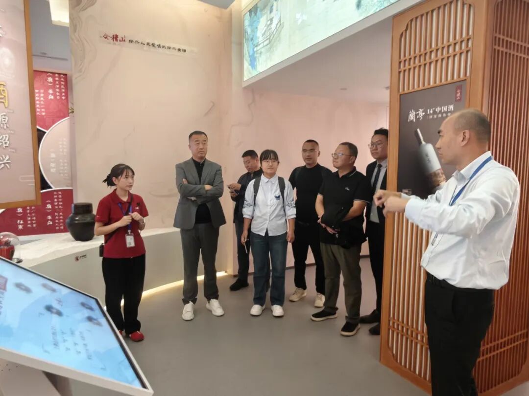 走进兴创,解锁“高速服务区+X”万亿生态密码——《餐饮场景新探索》兴创实业研学考察圆满收官!(图6) 走进兴创,解锁“高速服务区+X”万亿生态密码——《餐饮场景新探索》兴创实业研学考察圆满收官!(图6)