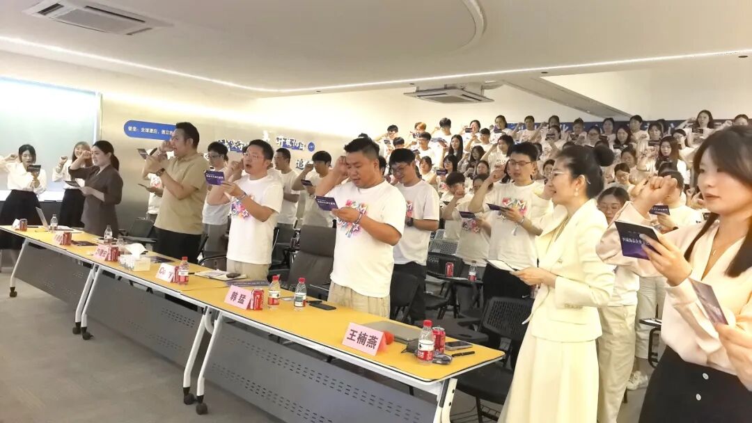 恒赢企业文化发布会圆满落幕,即时认可闪耀卡重磅发布(图8) 恒赢企业文化发布会圆满落幕,即时认可闪耀卡重磅发布(图8)